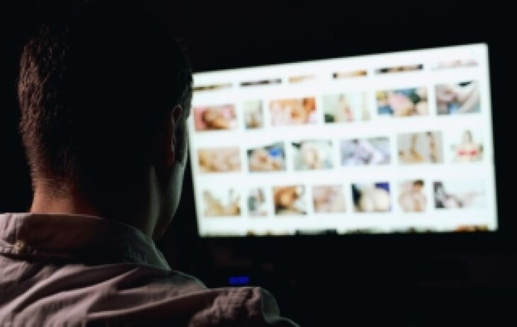 Women Watching Internet - Are men or women more likely to enjoy aggression in porn? - AcademicGates